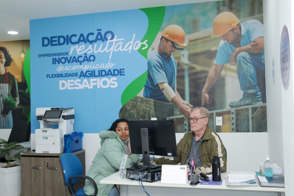 Café com entidades marca aniversário da Praça do Empreendedor