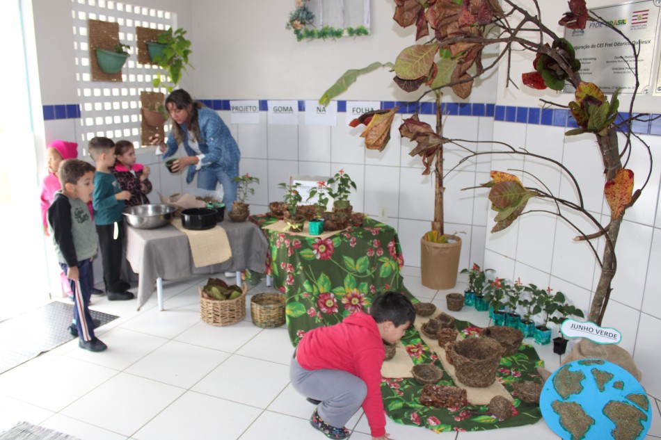 CEI Frei Odorico Durieux promove exposição com peças feitas a partir do reaproveitamento de fibras naturais