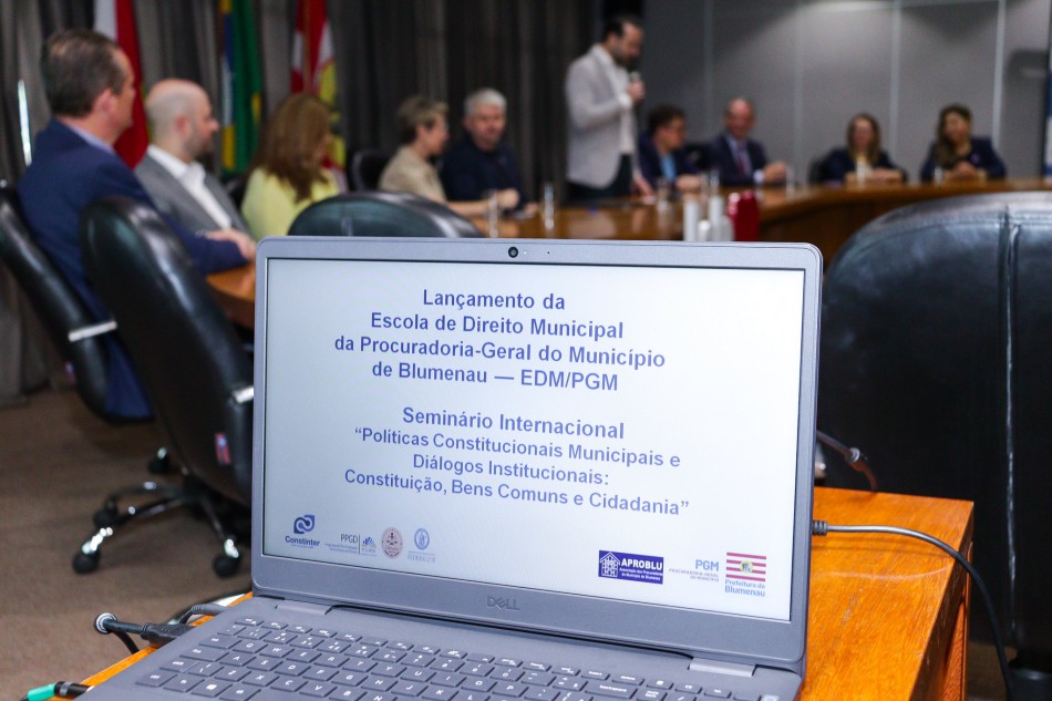 Lançamento da Escola de Direito Municipal marca novo capítulo para o direito público de Blumenau