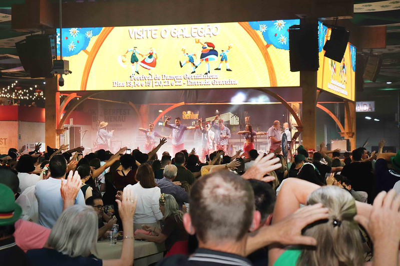 Palco 360° no Setor 3 da 40ª Oktoberfest proporciona experiência nos moldes de Munique