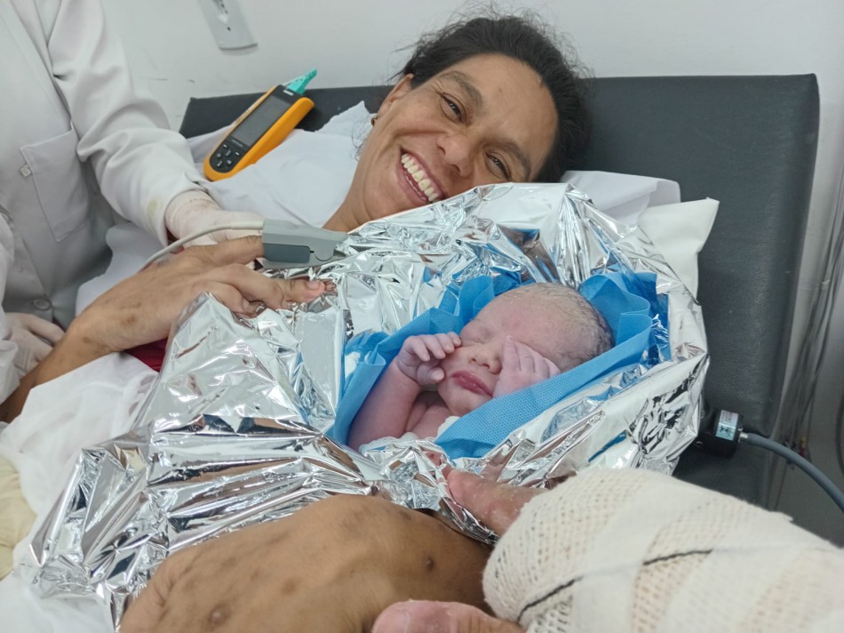 Mãe não consegue chegar ao hospital e parto é realizado no AGF Velha